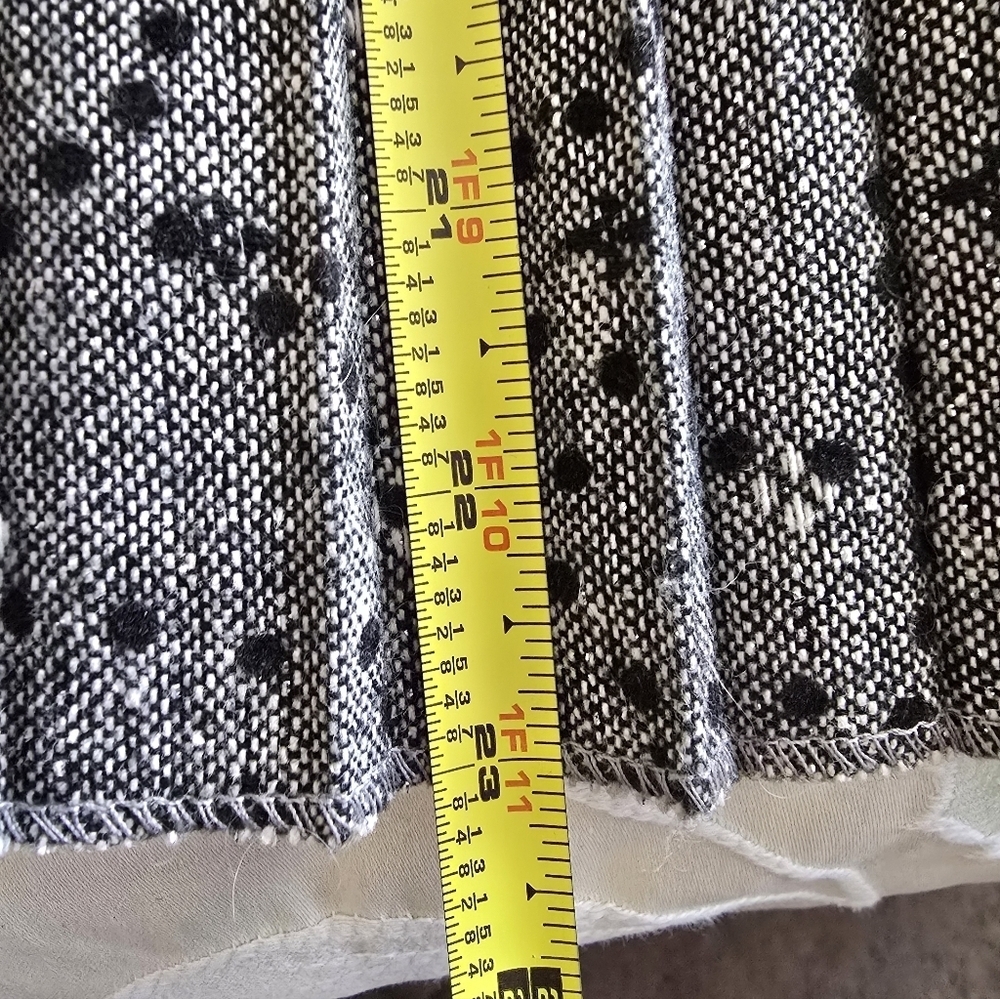 Elegant Gray Pleated Skirt with Black Lace Detail Band and Velvet Trim Tie - Picture 13 of 13